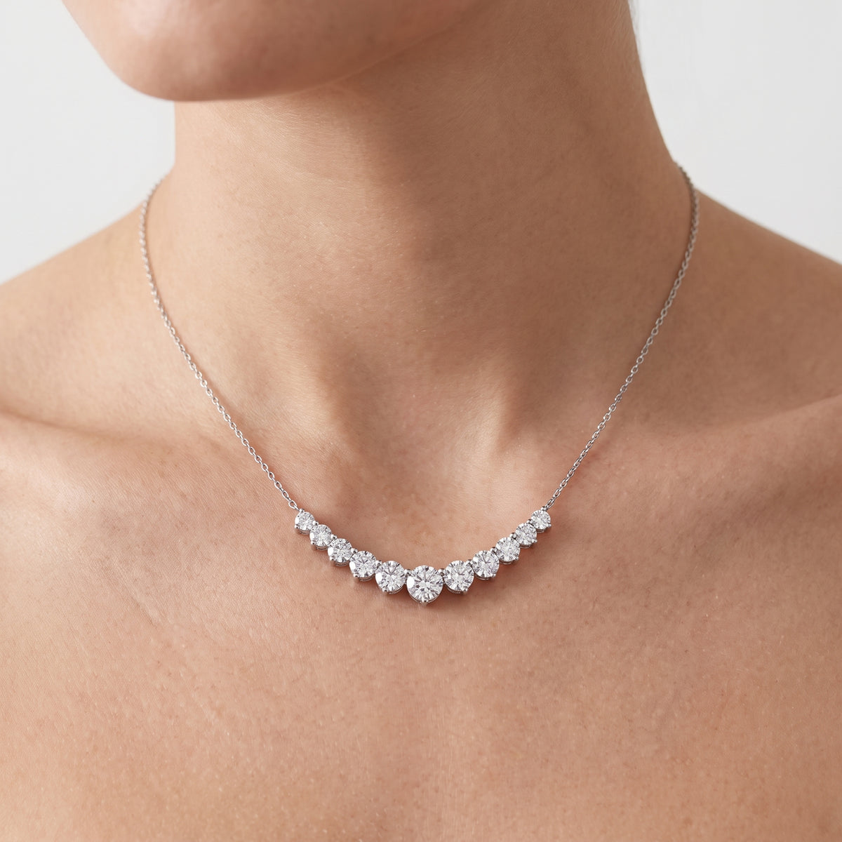 _lifestyle_image@SKU:P1232-LADR01470004W #metal_10k-white-gold+origin_lab-grown+quality_g-si