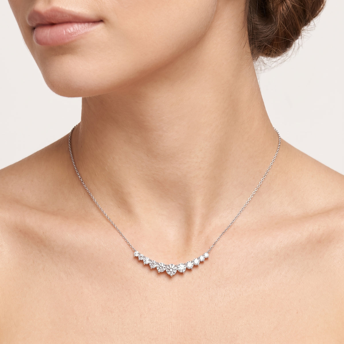 _lifestyle_image@SKU:P1232-LADR02000004W #metal_10k-white-gold+origin_lab-grown+quality_g-si