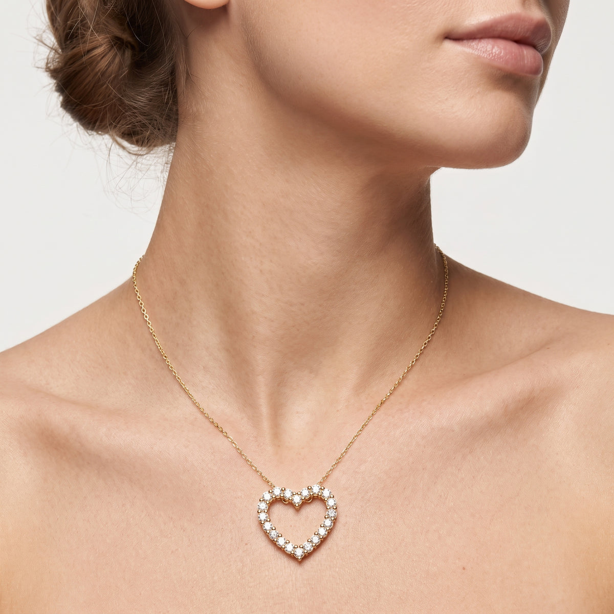 _lifestyle_image@SKU:P1395-LADR01000004Y #metal_10k-yellow-gold+origin_lab-grown+quality_g-si