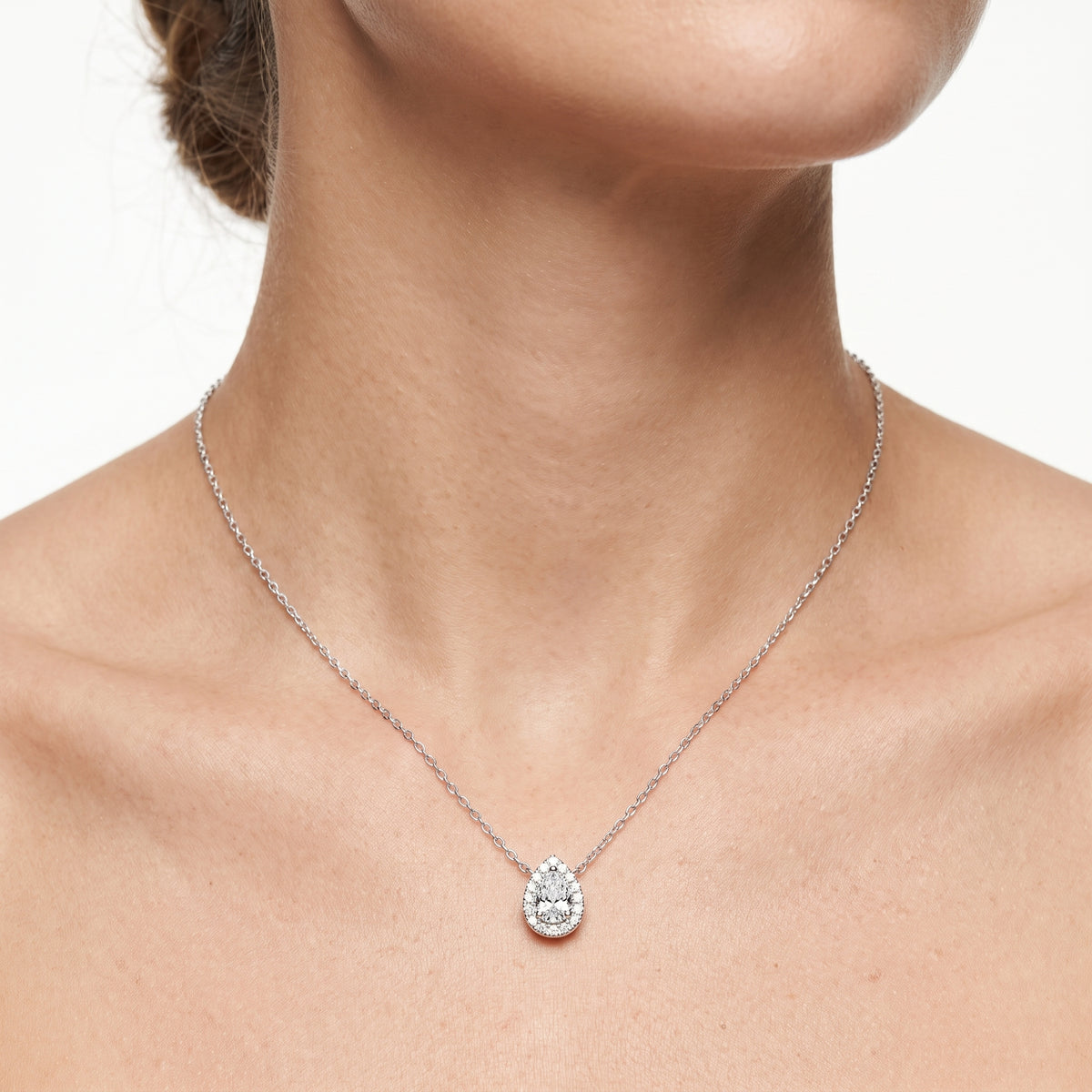 _lifestyle_image@SKU:P1975-LADD00250004W #metal_10k-white-gold+origin_lab-grown+quality_g-si