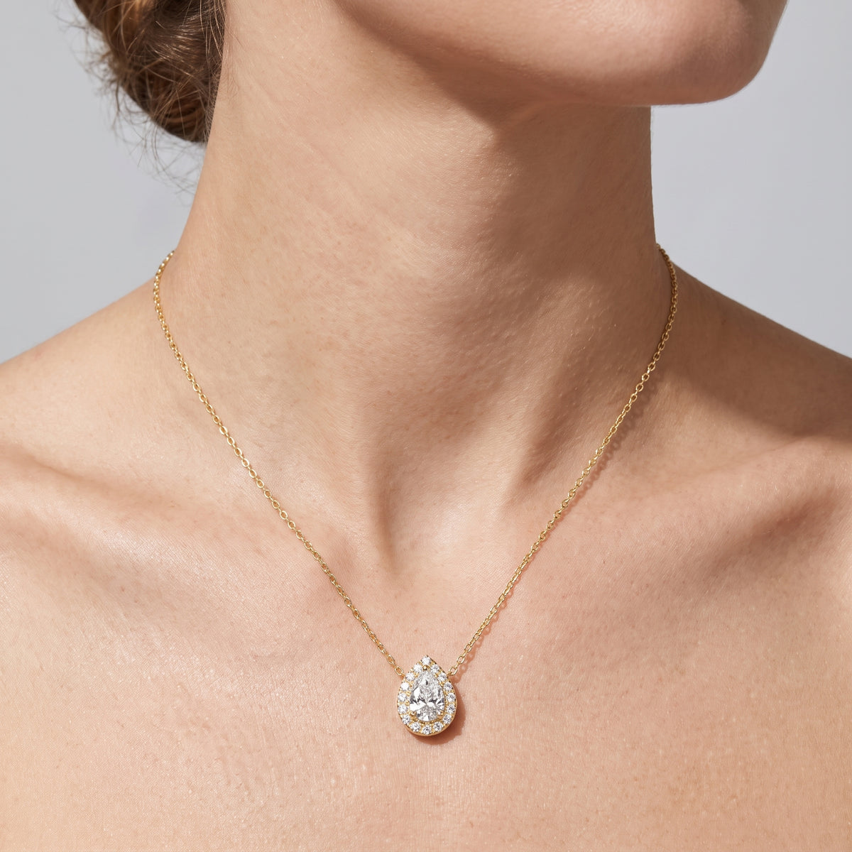 _lifestyle_image@SKU:P1975-LADD00250004Y #metal_10k-yellow-gold+origin_lab-grown+quality_g-si