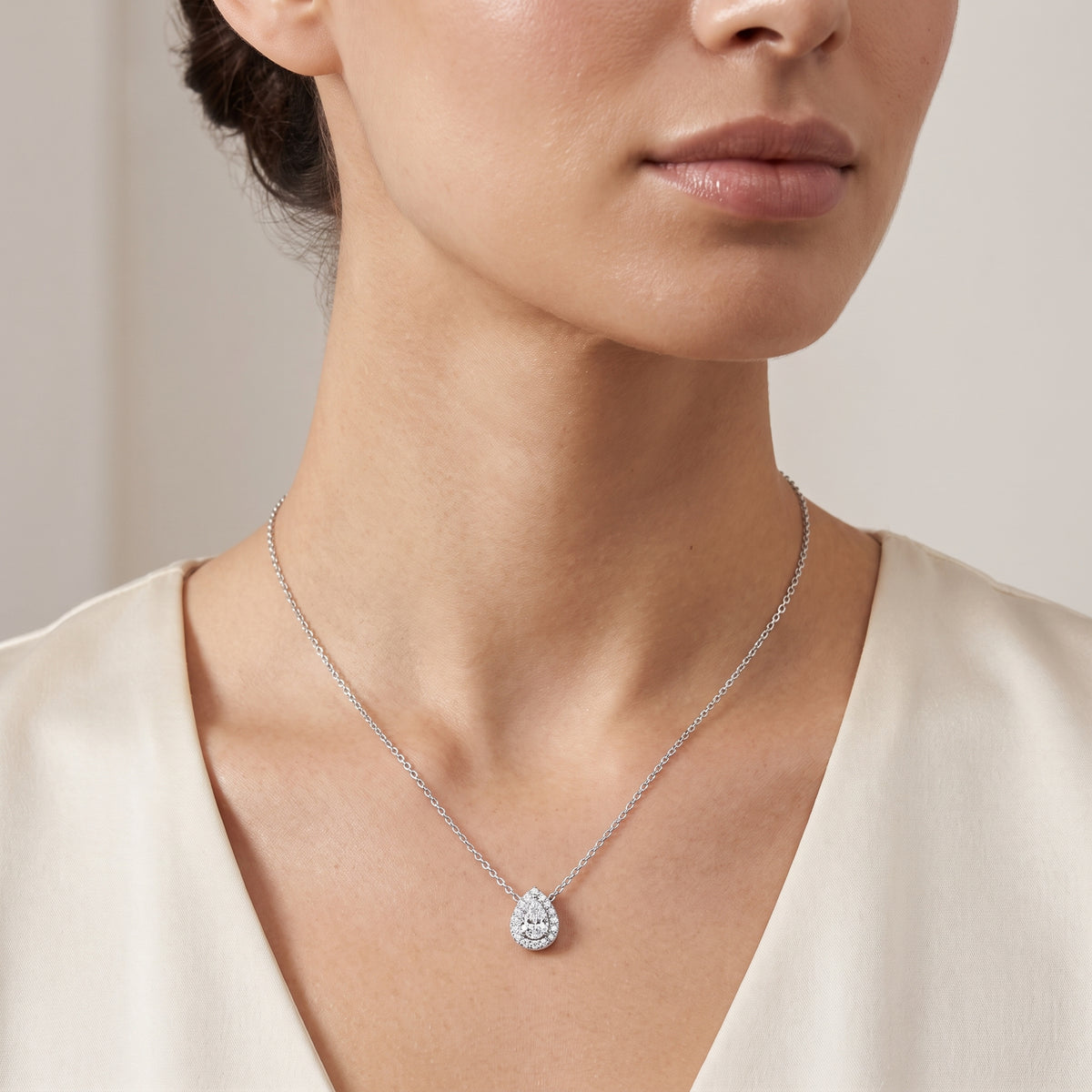_lifestyle_image@SKU:P1975-LADD0025000PL #metal_silver+origin_lab-grown+quality_g-si