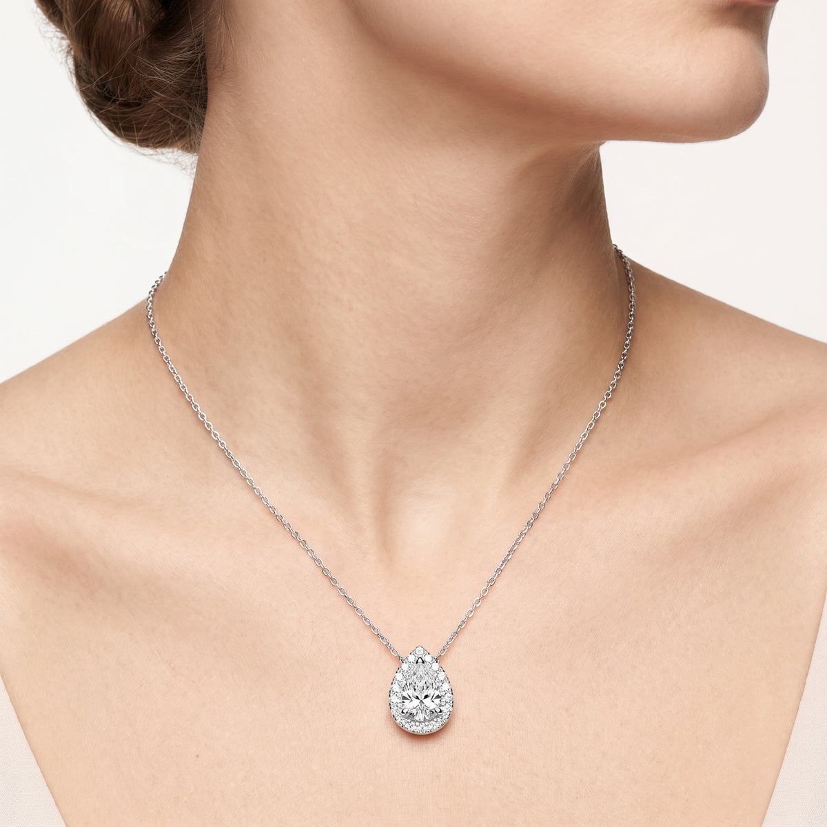 _lifestyle_image@SKU:P1975-LADD0100000PL #metal_silver+origin_lab-grown+quality_g-si