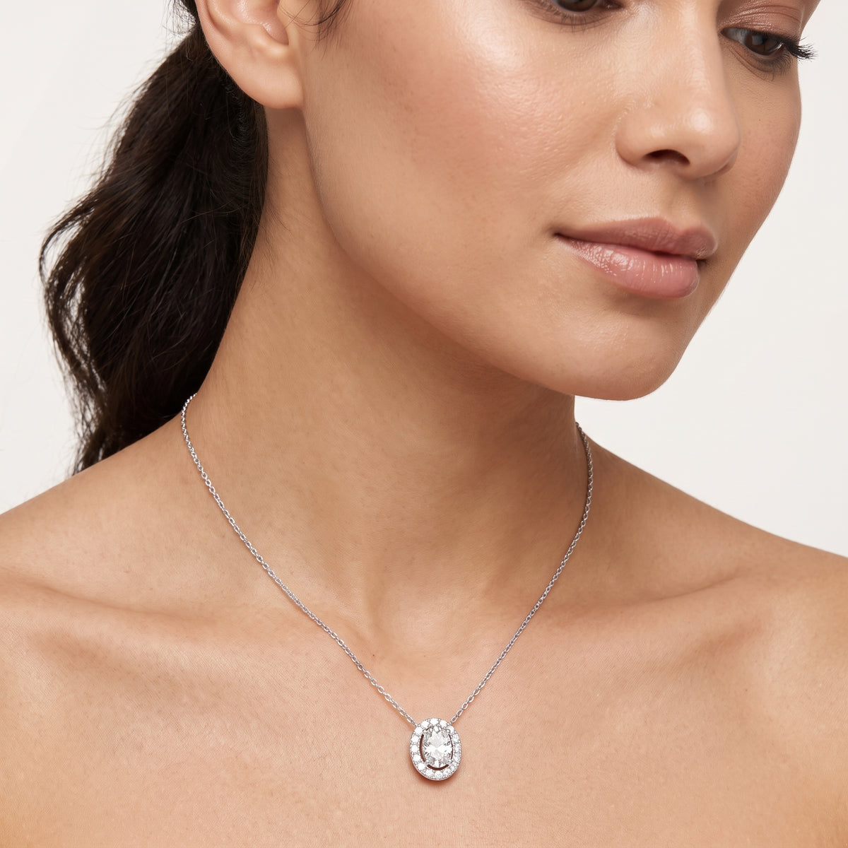 _lifestyle_image@SKU:P1975-LADO0025000PL #metal_silver+origin_lab-grown+quality_g-si
