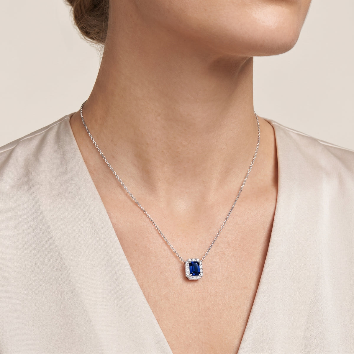 _lifestyle_image@SKU:P197G-BSGE0025000PL #metal_silver+origin_lab-created