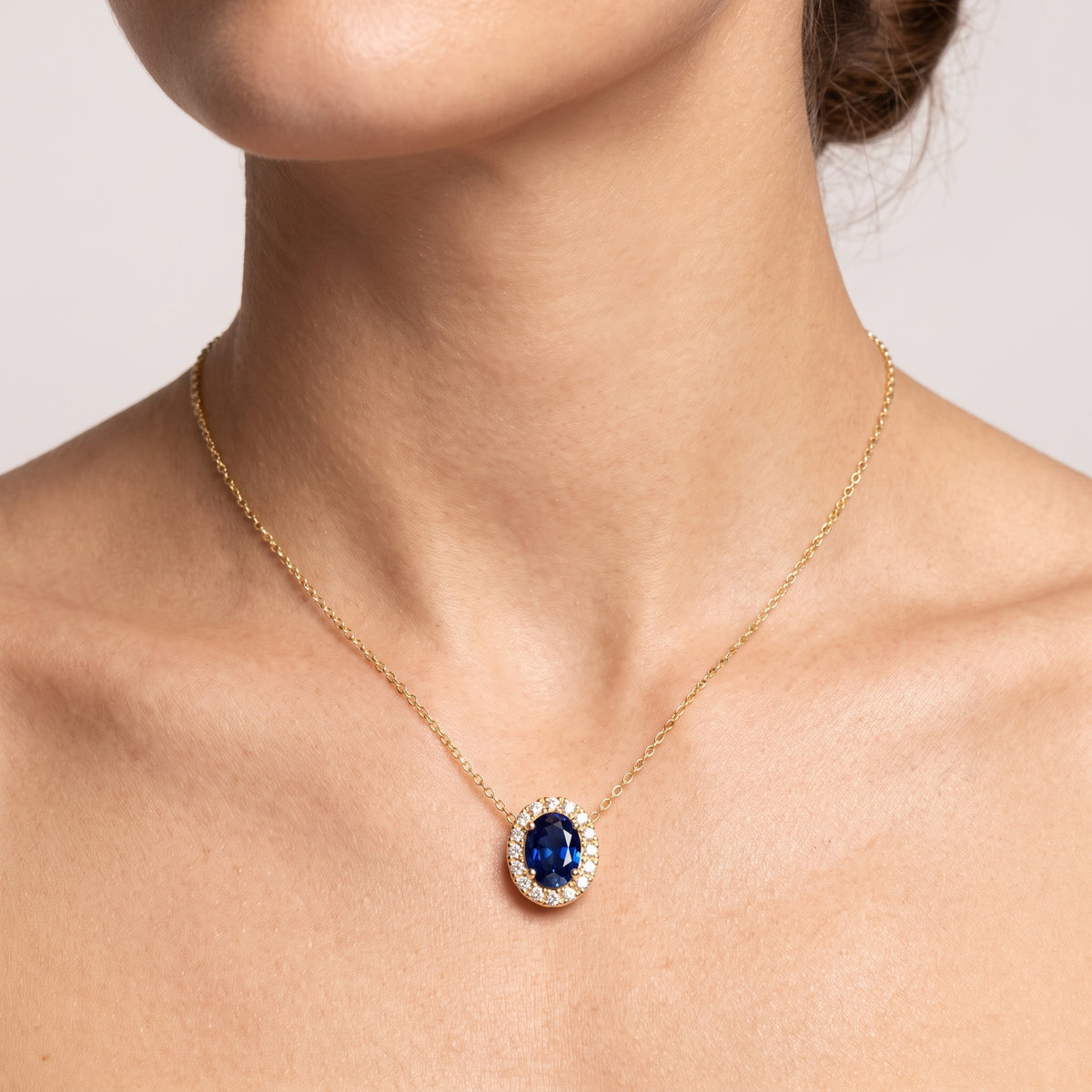 _lifestyle_image@SKU:P197G-BSGO01000004Y #metal_10k-yellow-gold+origin_lab-created