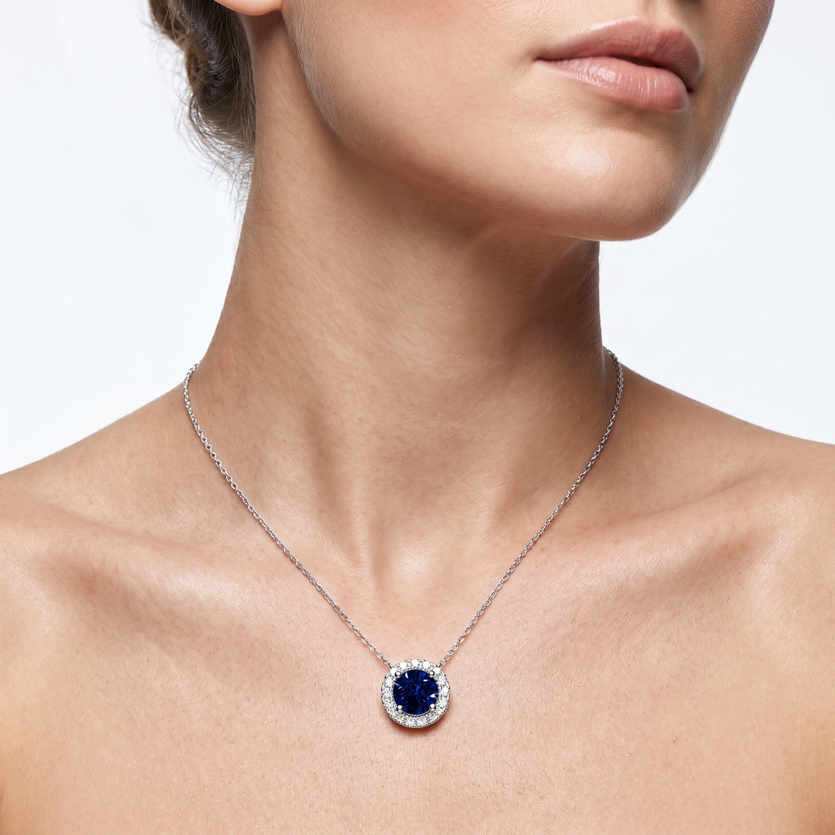 _lifestyle_image@SKU:P197G-BSGR01000004W #metal_10k-white-gold+origin_lab-created