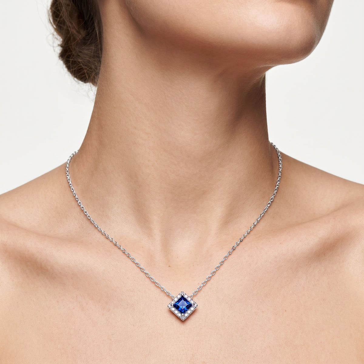 _lifestyle_image@SKU:P239G-BSGP0050000PL #metal_silver+origin_lab-created