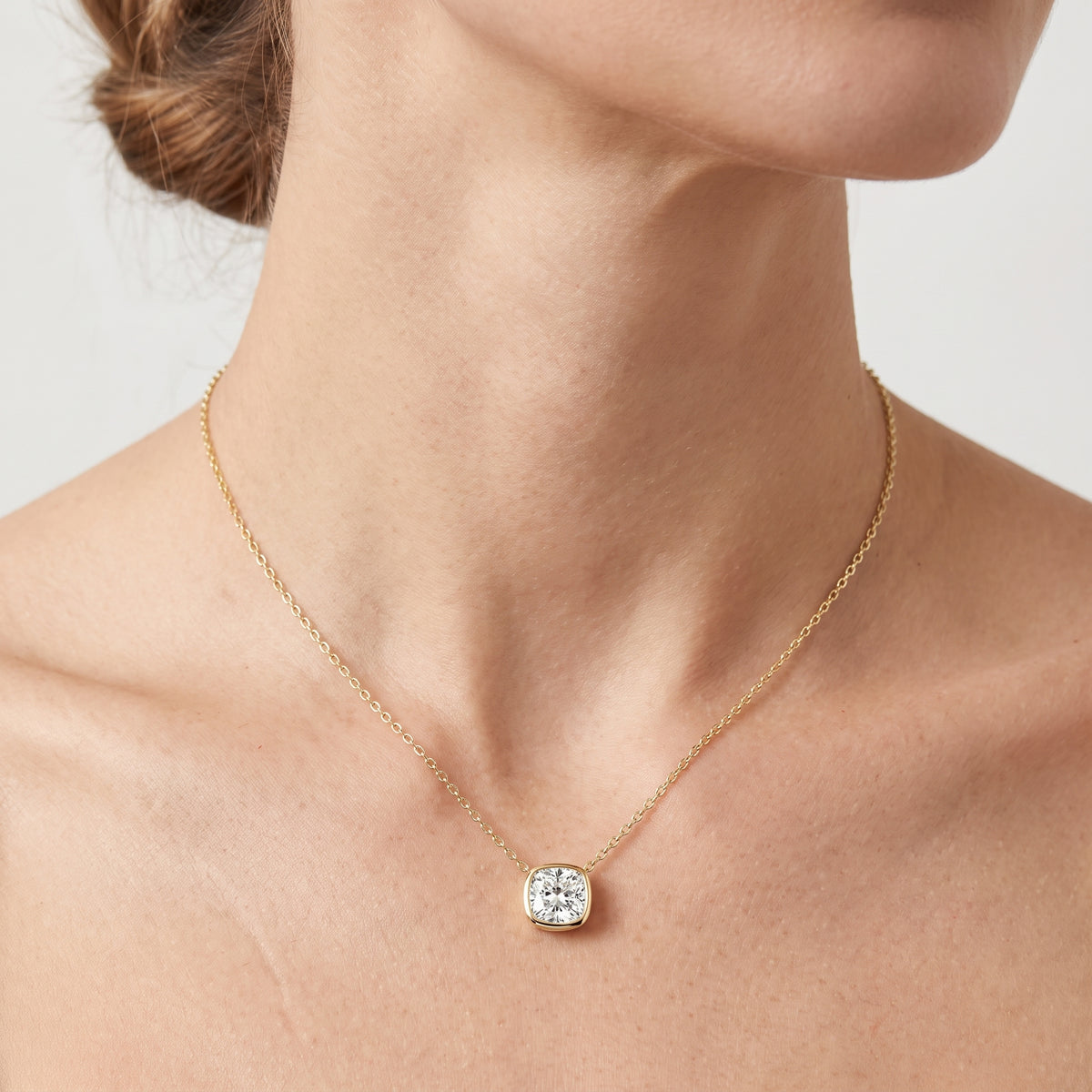 _lifestyle_image@SKU:P2459-LADC01000004Y #metal_10k-yellow-gold+origin_lab-grown+quality_g-si