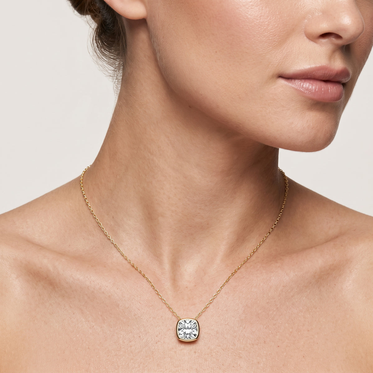 _lifestyle_image@SKU:P2459-LADC02000004Y #metal_10k-yellow-gold+origin_lab-grown+quality_g-si