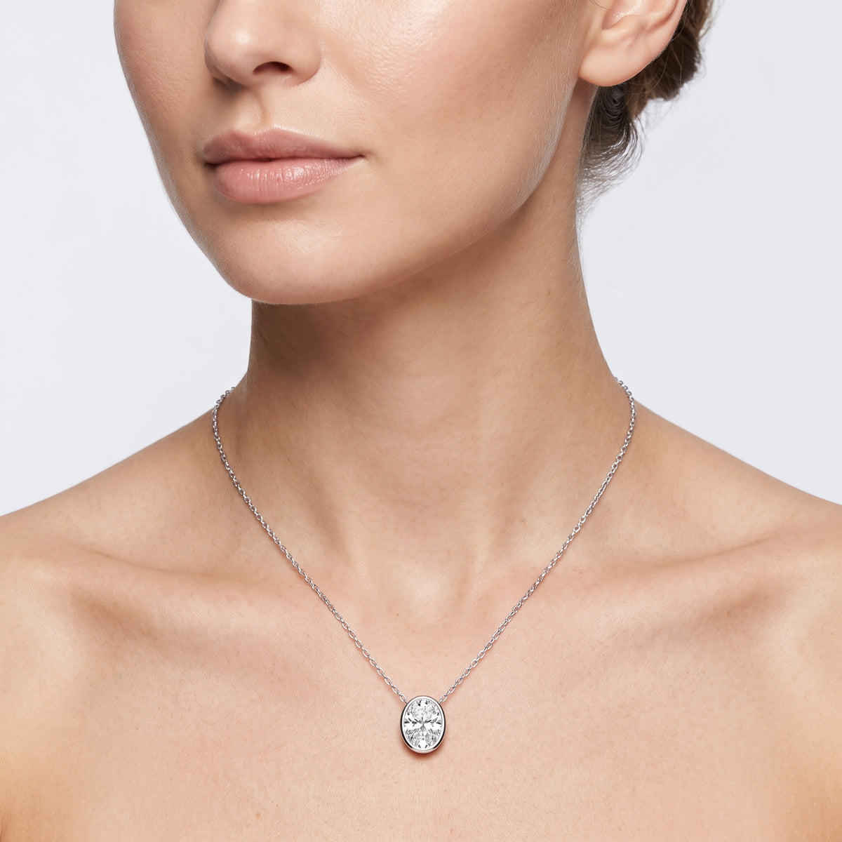_lifestyle_image@SKU:P2459-LADO01000004W #metal_10k-white-gold+origin_lab-grown+quality_g-si