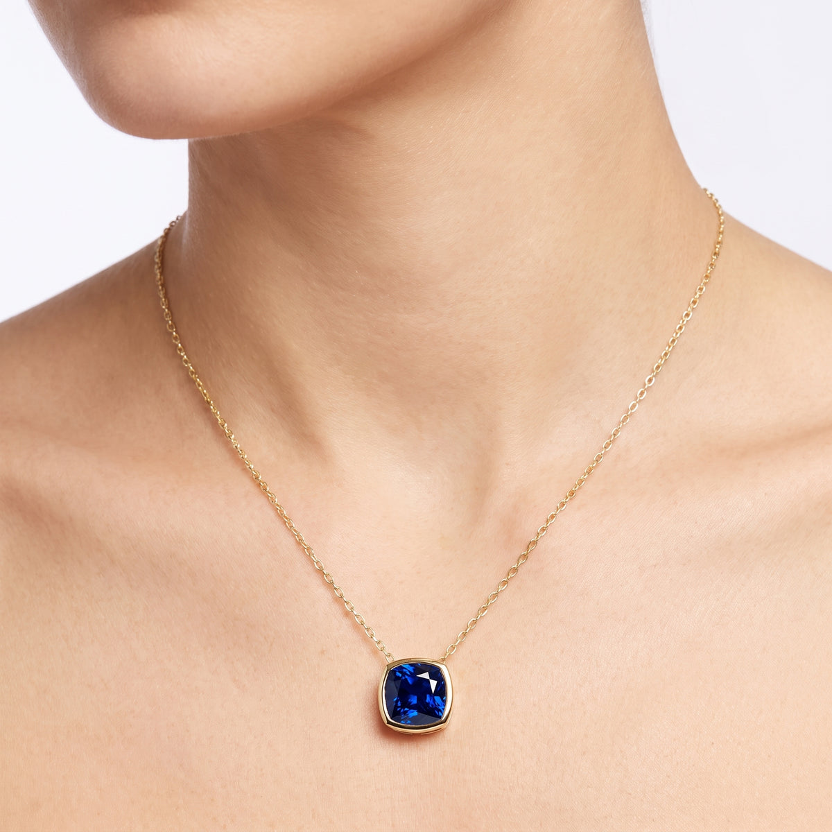 _lifestyle_image@SKU:P245G-BSGC02000004Y #metal_10k-yellow-gold+origin_lab-created