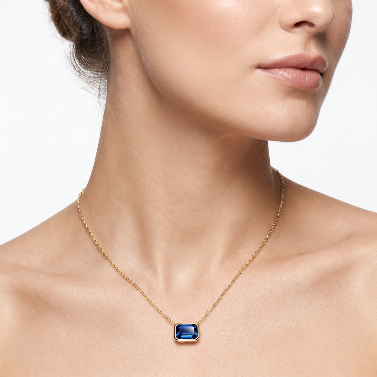 _lifestyle_image@SKU:P245G-BSGE00500004Y #metal_10k-yellow-gold+origin_lab-created