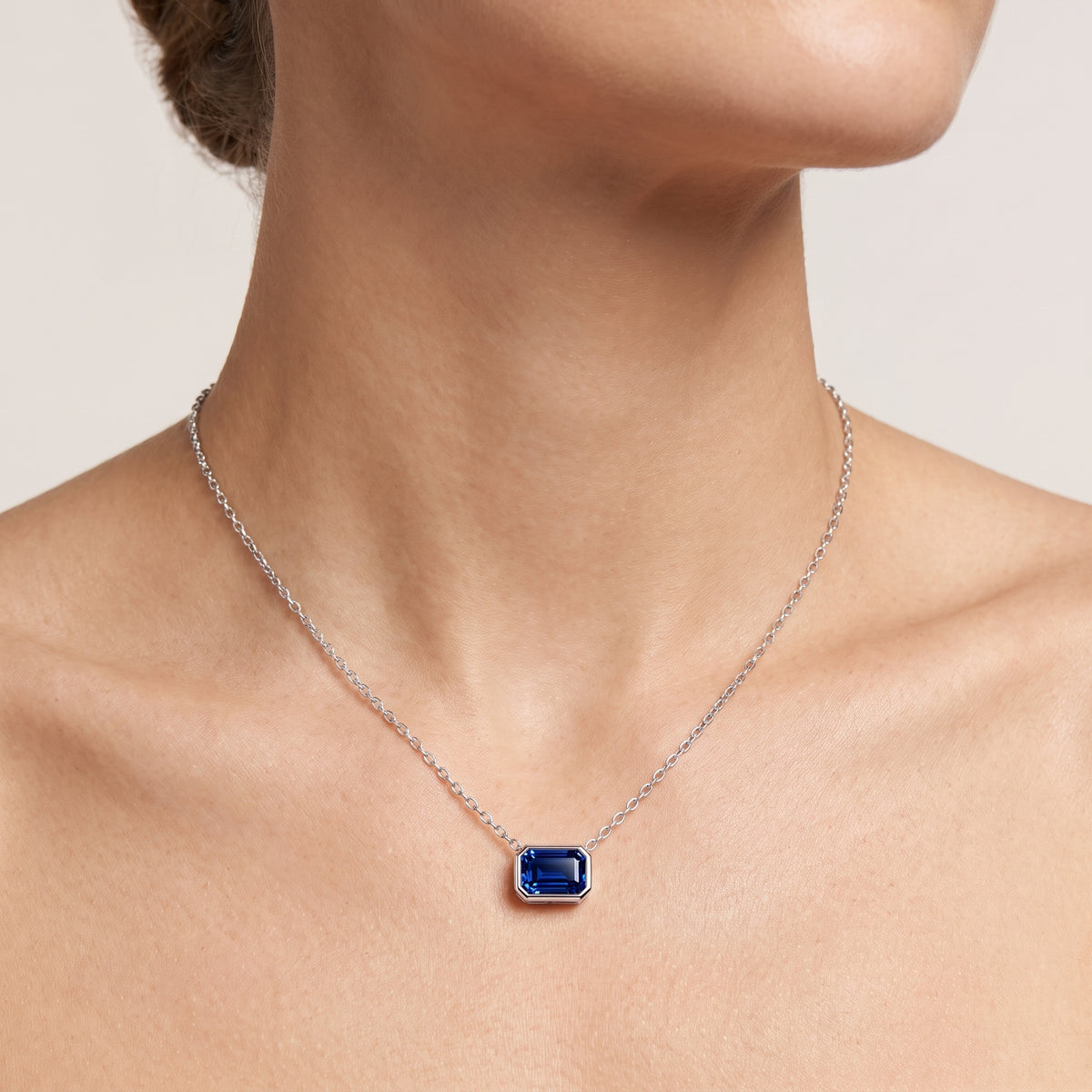 _lifestyle_image@SKU:P245G-BSGE0050000PL #metal_silver+origin_lab-created