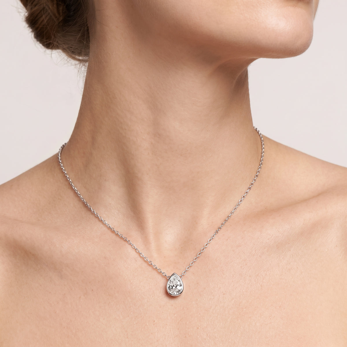 _lifestyle_image@SKU:P2476-LADD00500004W #metal_10k-white-gold+origin_lab-grown+quality_g-si