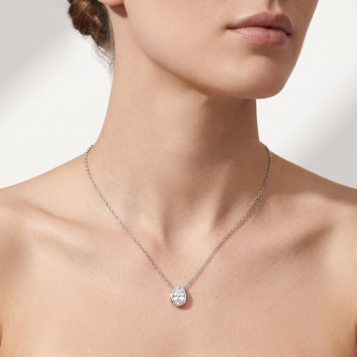 _lifestyle_image@SKU:P2476-LADD0050000DW #metal_silver+origin_lab-grown+quality_g-si