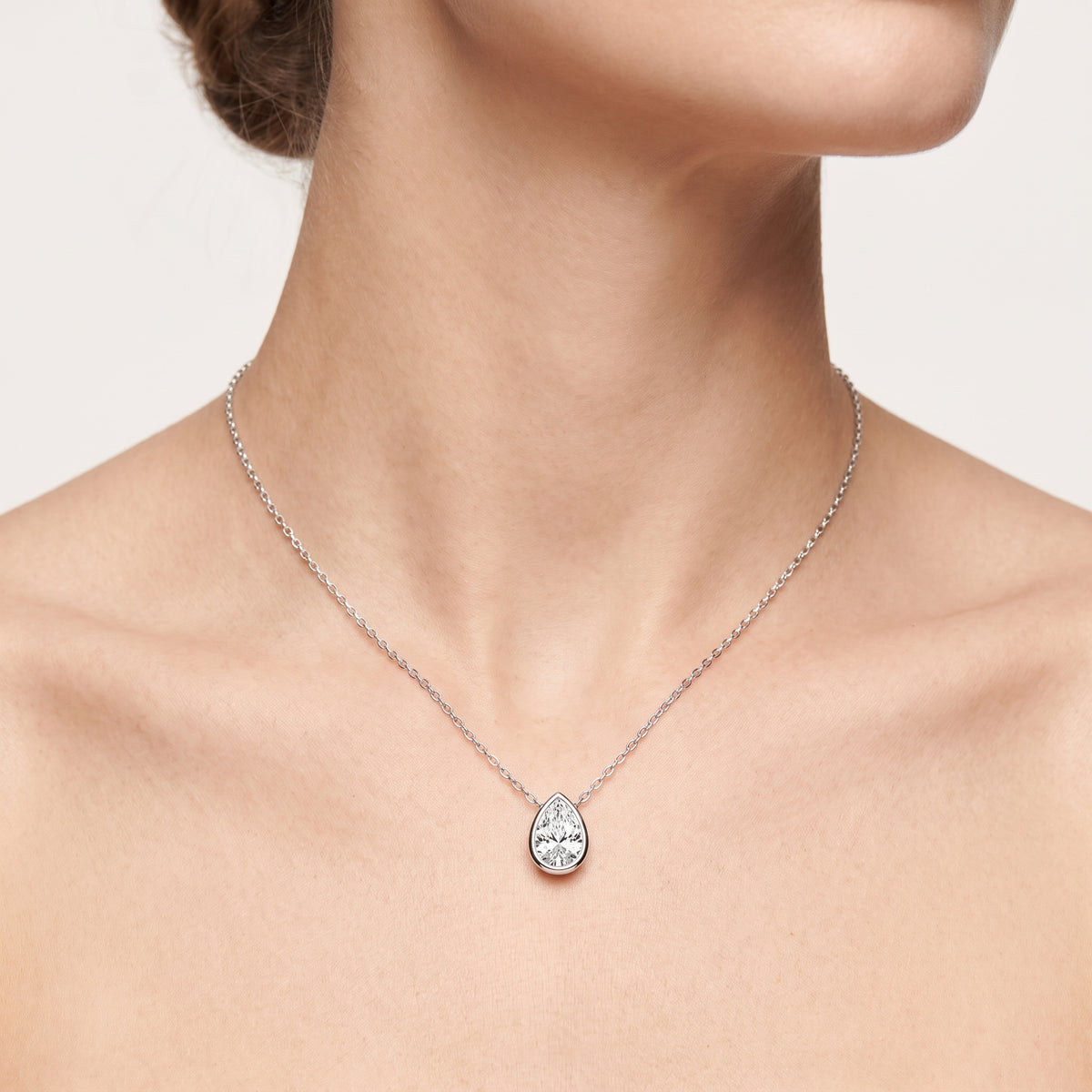 _lifestyle_image@SKU:P2476-LADD01000004W #metal_10k-white-gold+origin_lab-grown+quality_g-si