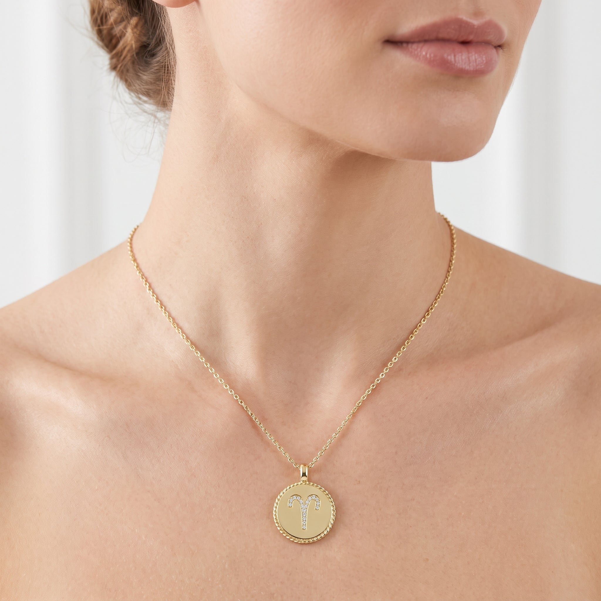 _lifestyle_image@SKU:P3772-LADR00090004Y #metal_10k-yellow-gold+origin_lab-grown+quality_g-si