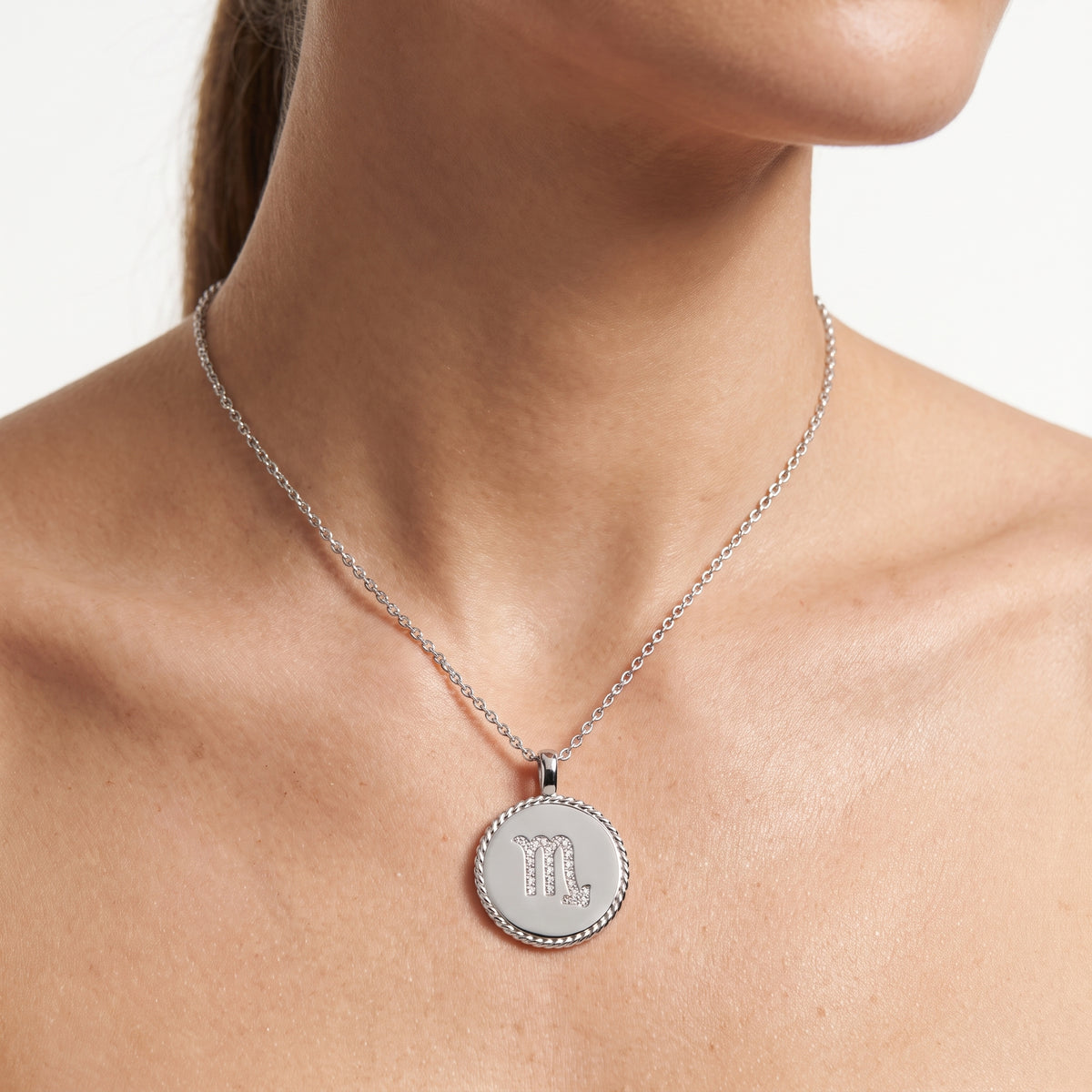 _lifestyle_image@SKU:P3777-LADR00100004W #metal_10k-white-gold+origin_lab-grown+quality_g-si