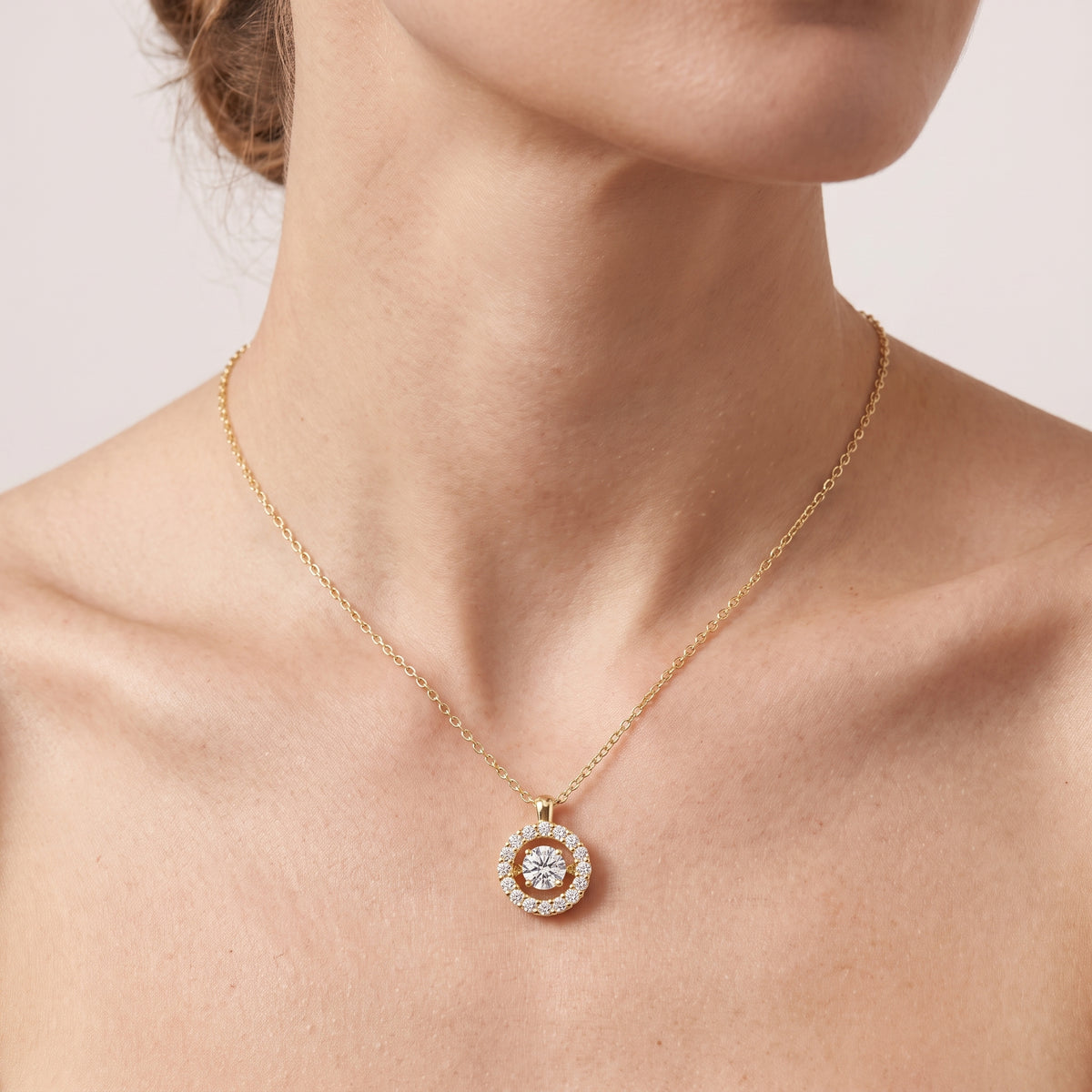 _lifestyle_image@SKU:P589G-LADR00770004Y #metal_10k-yellow-gold+origin_lab-grown+quality_g-si