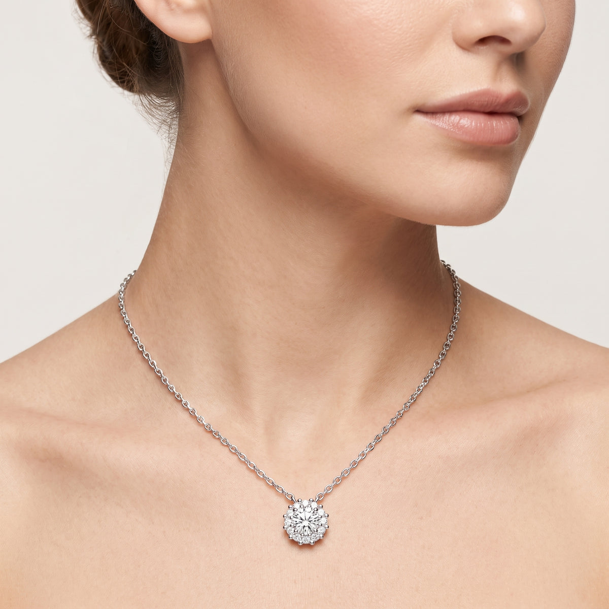 _lifestyle_image@SKU:P6150-LADR00500004W #metal_10k-white-gold+origin_lab-grown+quality_g-si