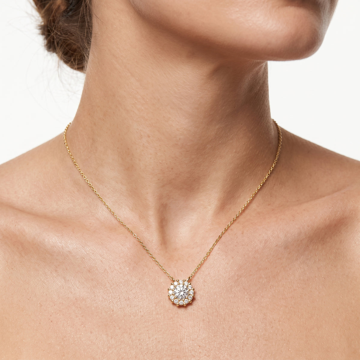 _lifestyle_image@SKU:P6150-LADR00500004Y #metal_10k-yellow-gold+origin_lab-grown+quality_g-si