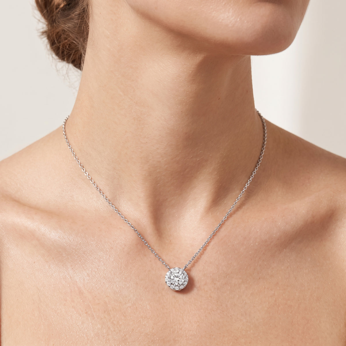 _lifestyle_image@SKU:P6150-LADR00750004W #metal_10k-white-gold+origin_lab-grown+quality_g-si