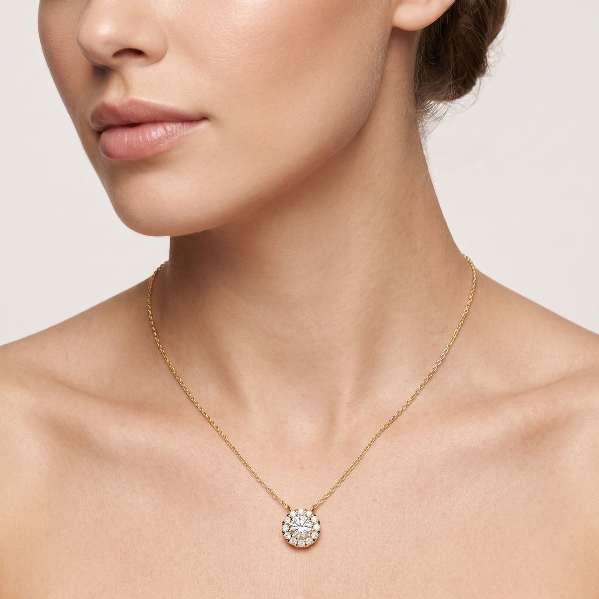 _lifestyle_image@SKU:P6150-LADR00750004Y #metal_10k-yellow-gold+origin_lab-grown+quality_g-si