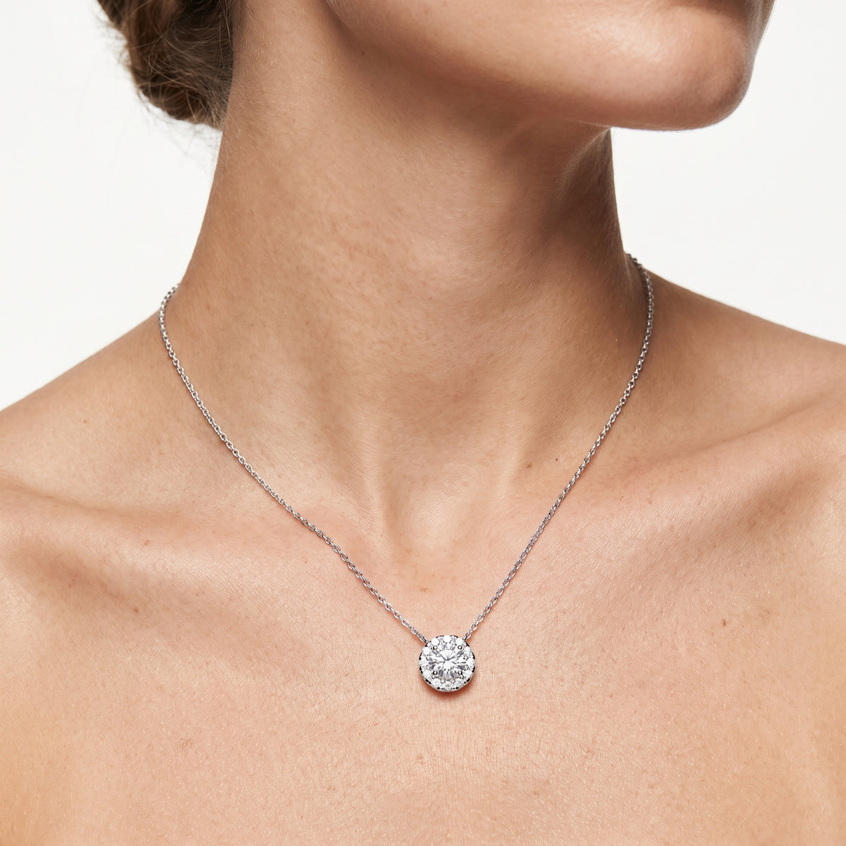 _lifestyle_image@SKU:P6150-LADR0075000PL #metal_silver+origin_lab-grown+quality_g-si