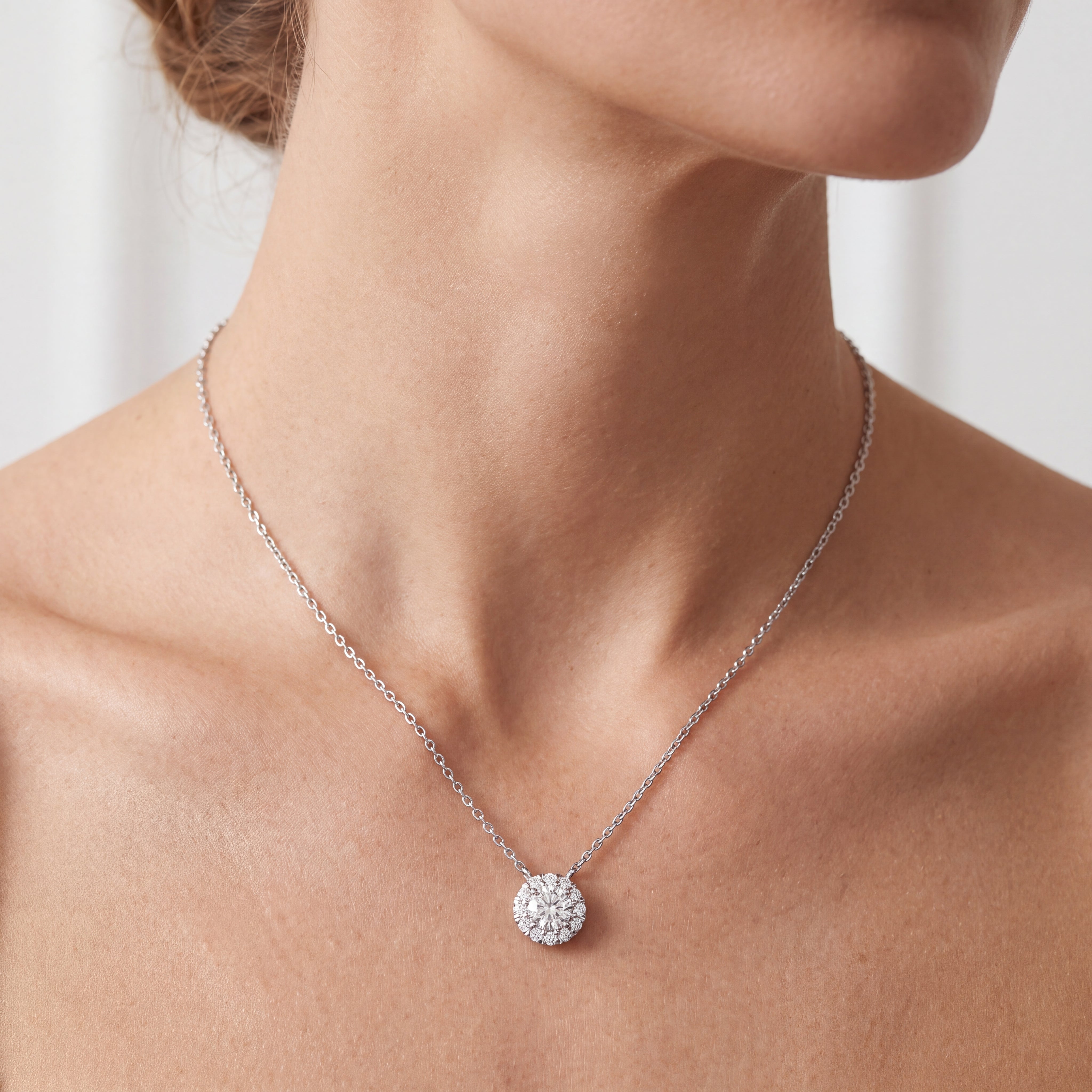 _lifestyle_image@SKU:P6150-LADR01000004W #metal_10k-white-gold+origin_lab-grown+quality_g-si