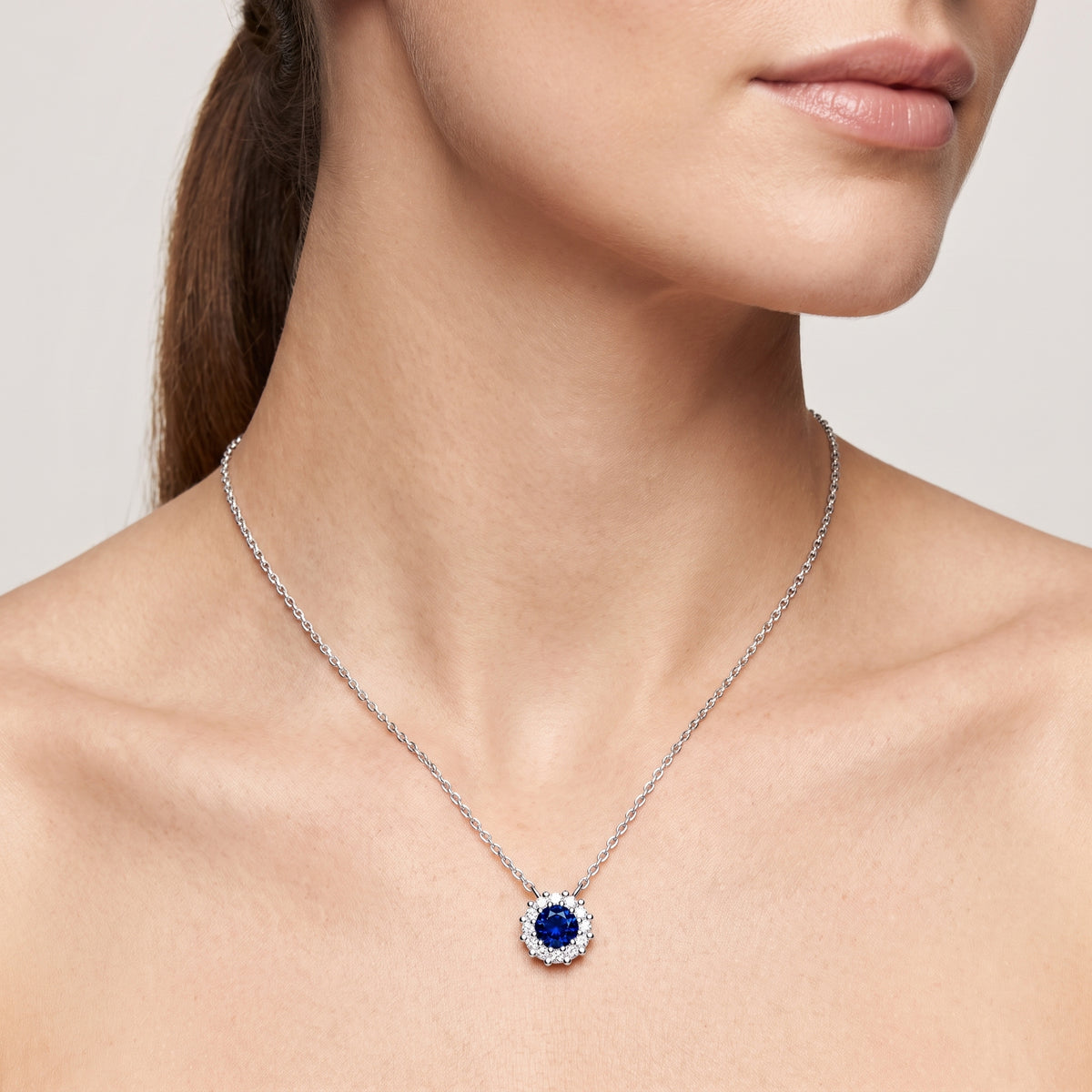 _lifestyle_image@SKU:P615G-BSGR0050000PL #metal_silver+origin_lab-created