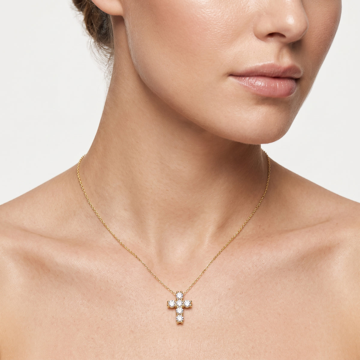 _lifestyle_image@SKU:P9539-LADR00510004Y #metal_10k-yellow-gold+origin_lab-grown+quality_g-si