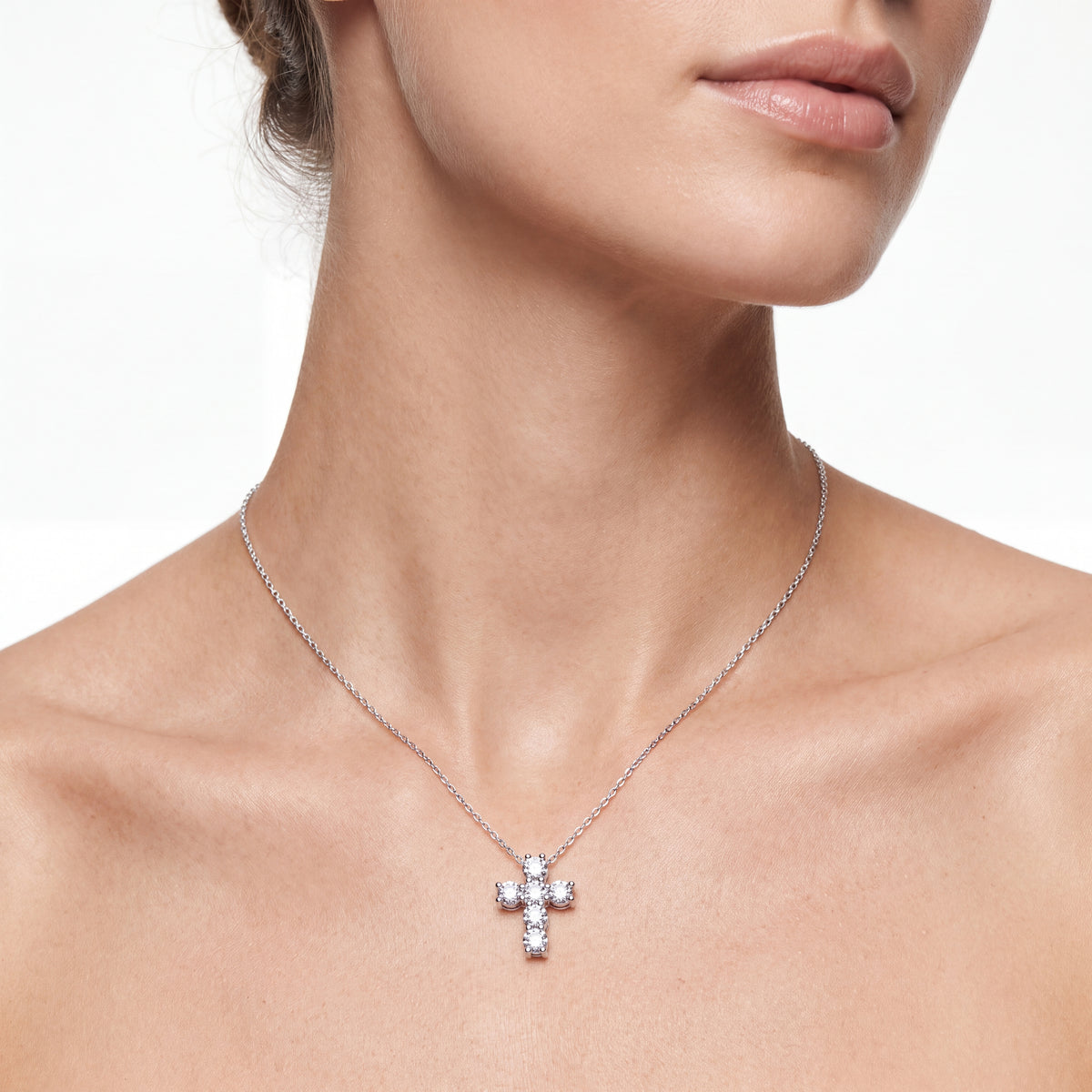 _lifestyle_image@SKU:P9539-LADR0051000DW #metal_silver+origin_lab-grown+quality_g-si