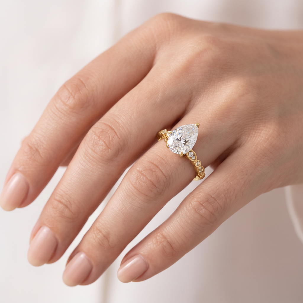 _lifestyle_image@SKU:R0055-NADD02000004Y #metal_14k-yellow-gold+origin_lab-grown+quality_ef-vs2+