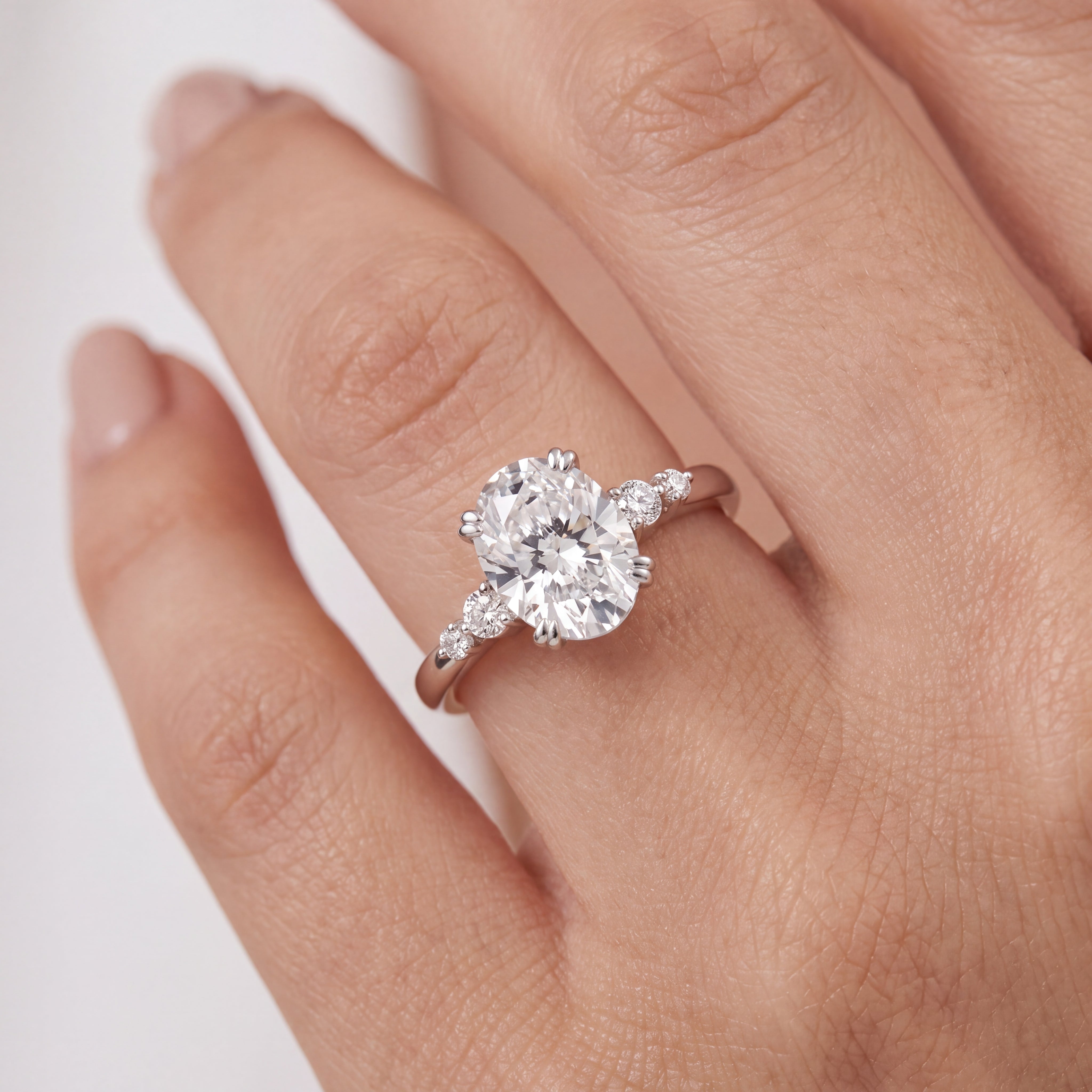 _lifestyle_image@SKU:R0100-NADO0175000PL #metal_platinum+origin_lab-grown+quality_ef-vs2+