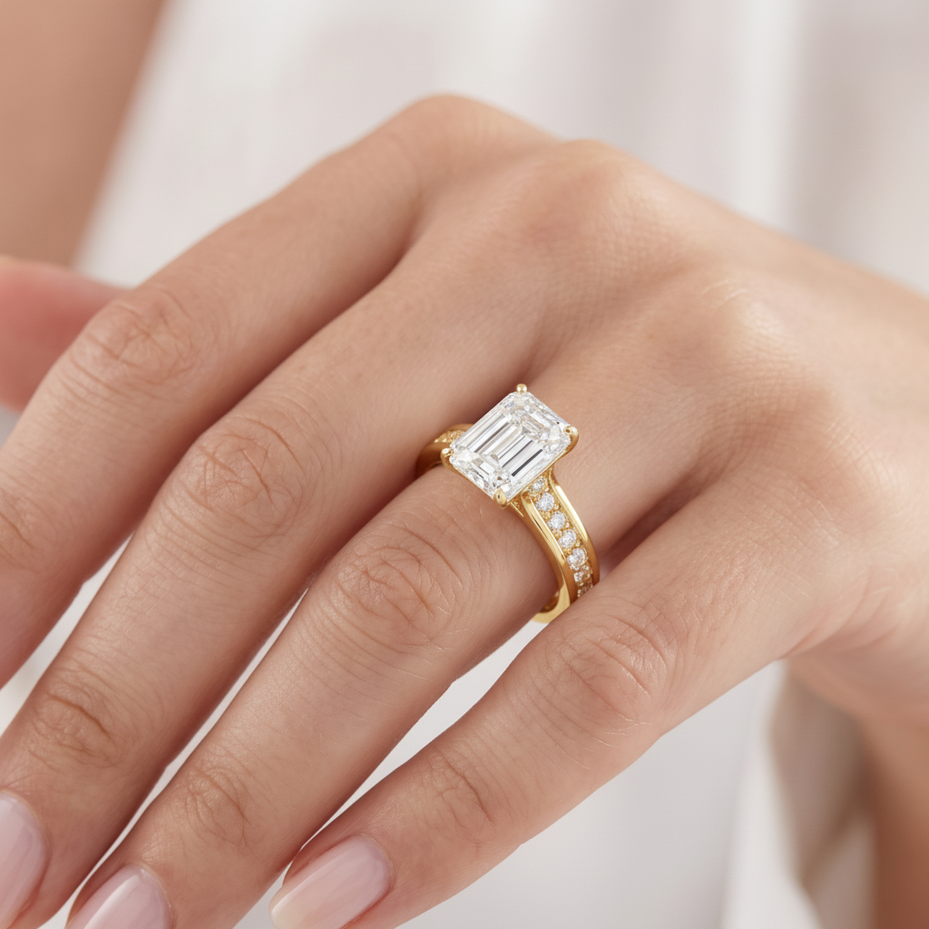 _lifestyle_image@SKU:R0323-LADC03000004Y #metal_10k-yellow-gold+origin_lab-grown+quality_g-si