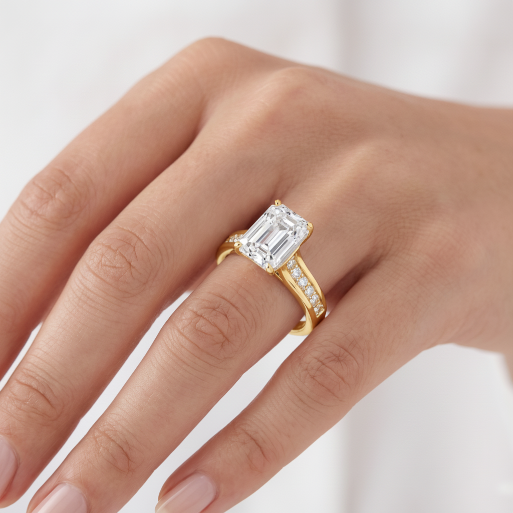 _lifestyle_image@SKU:R0323-LADE02000004Y #metal_10k-yellow-gold+origin_lab-grown+quality_g-si