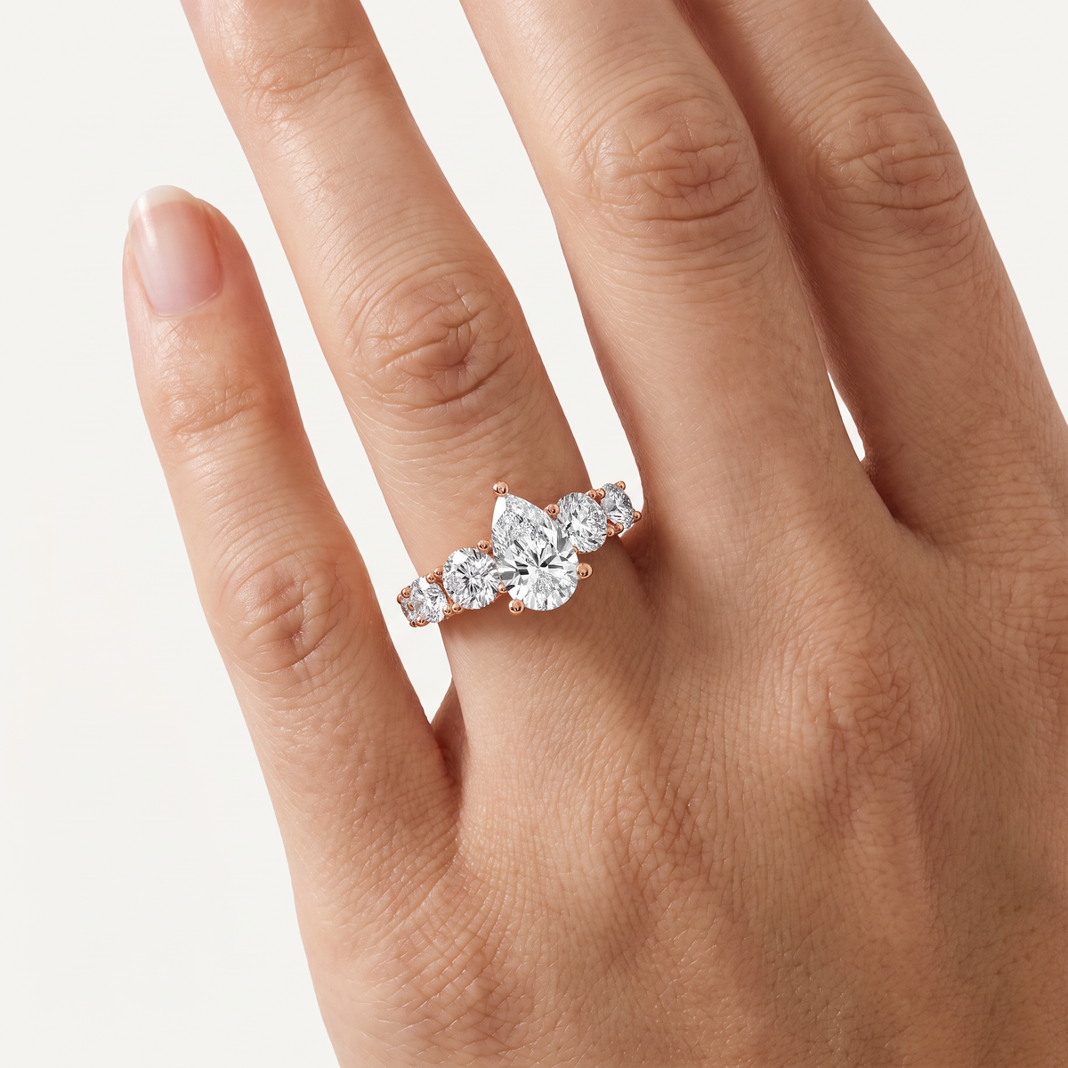_lifestyle_image@SKU:R0324-NADD01000004P #metal_14k-rose-gold+origin_lab-grown+quality_ef-vs2+