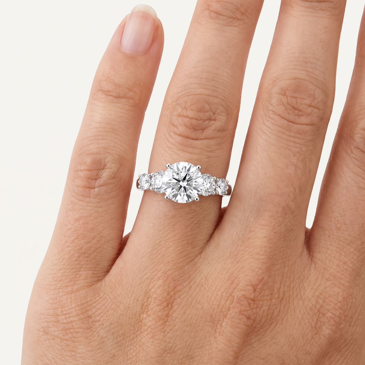 _lifestyle_image@SKU:R0324-NADR02000004W #metal_14k-white-gold+origin_lab-grown+quality_ef-vs2+