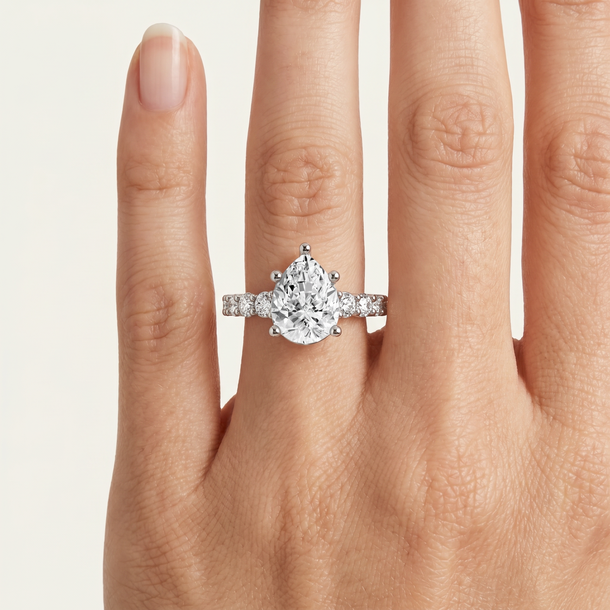 _lifestyle_image@SKU:R0327-LADD04000004W #metal_10k-white-gold+origin_lab-grown+quality_g-si