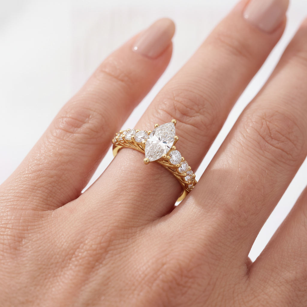 _lifestyle_image@SKU:R0327-LADM01000004Y #metal_10k-yellow-gold+origin_lab-grown+quality_g-si