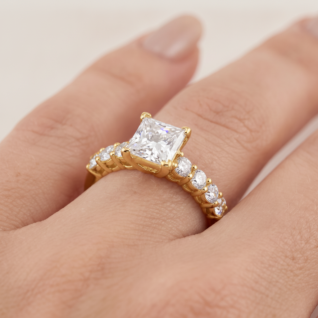 _lifestyle_image@SKU:R0327-LADP04000004Y #metal_10k-yellow-gold+origin_lab-grown+quality_g-si