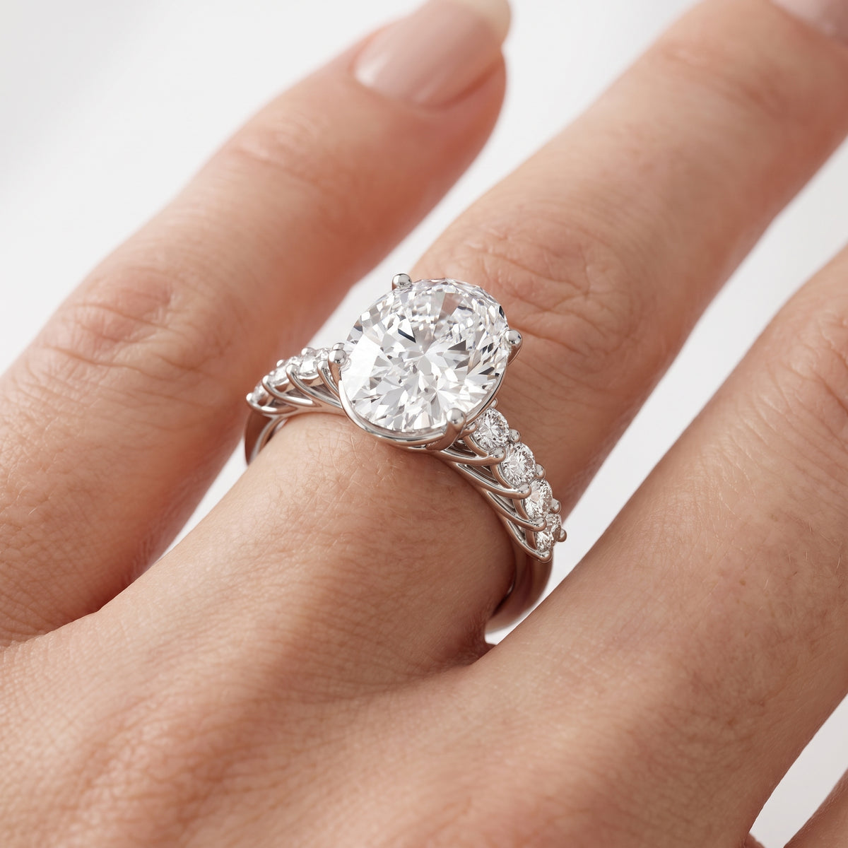 _lifestyle_image@SKU:R0327-NADO0300000PL #metal_platinum+origin_lab-grown+quality_ef-vs2+
