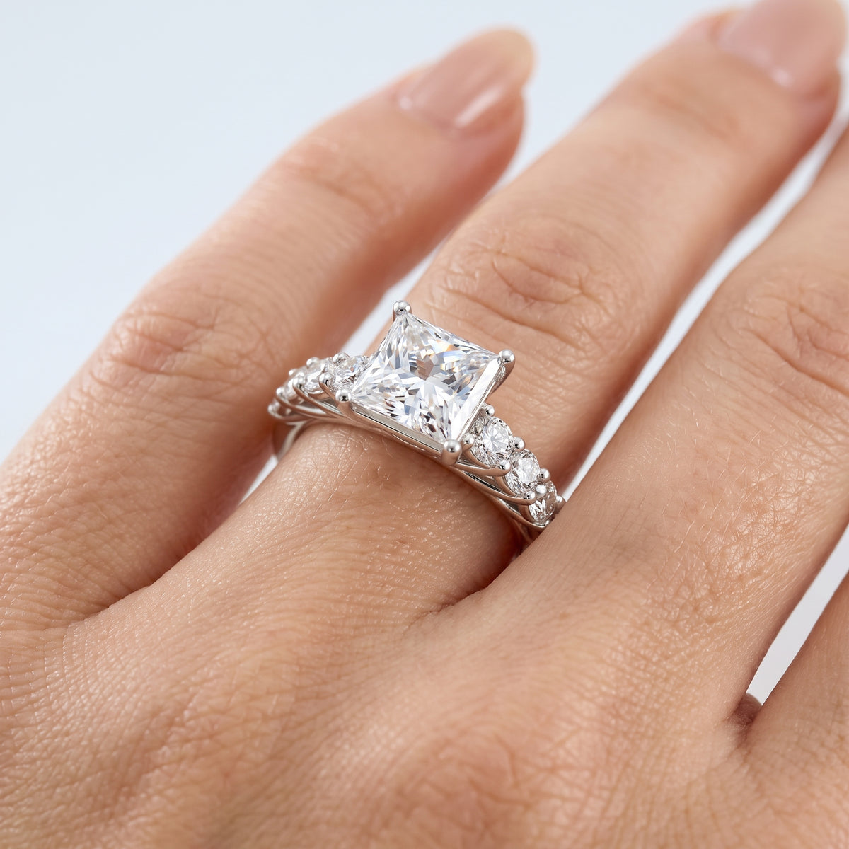 _lifestyle_image@SKU:R0327-NADP02000004W #metal_14k-white-gold+origin_lab-grown+quality_ef-vs2+