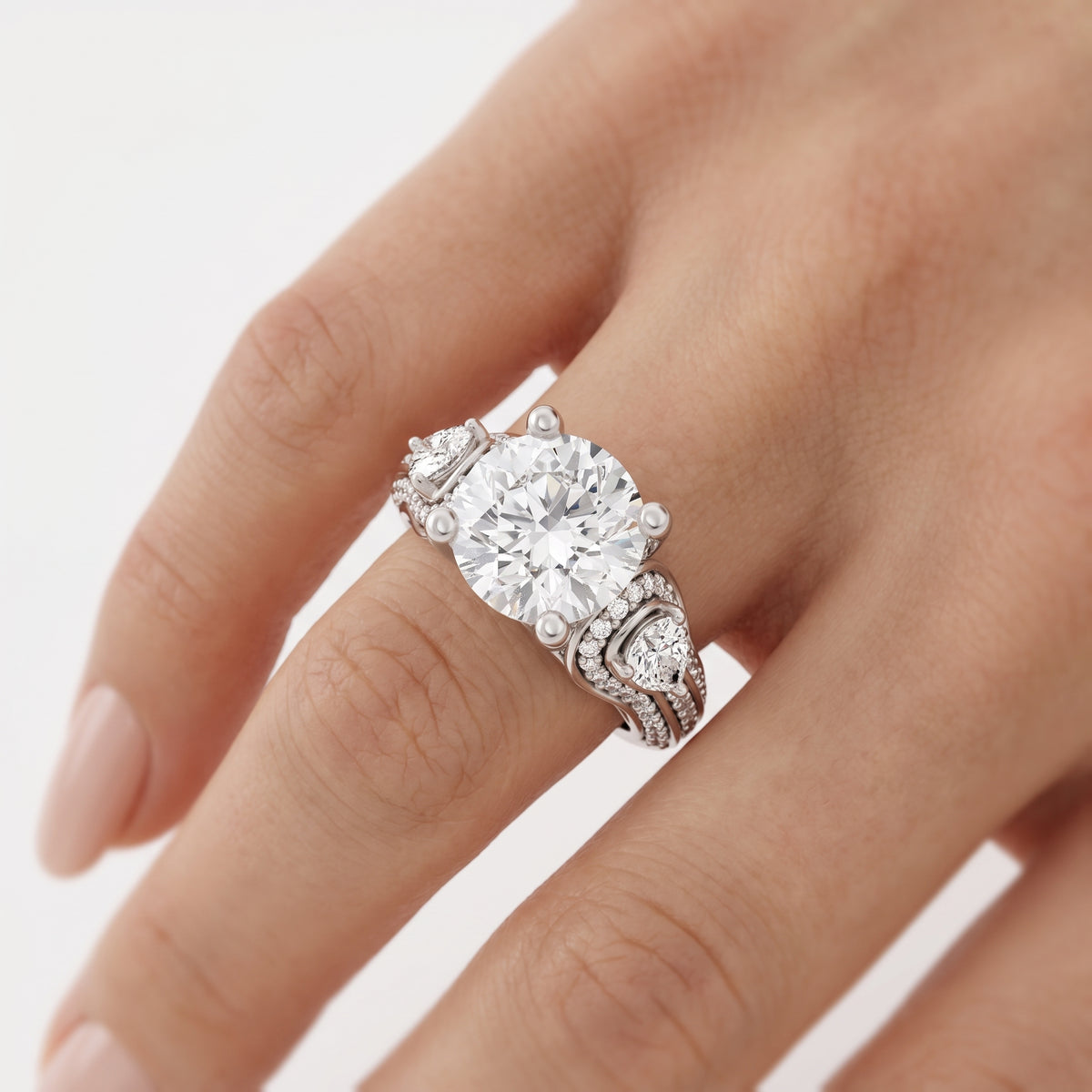 _lifestyle_image@SKU:R0328-NADR02000004W #metal_14k-white-gold+origin_lab-grown+quality_ef-vs2+