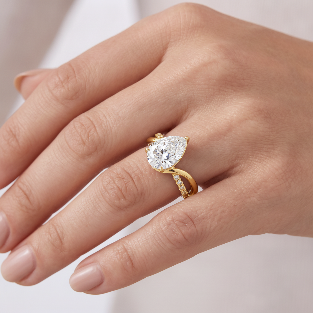 _lifestyle_image@SKU:R0329-LADD03000004Y #metal_10k-yellow-gold+origin_lab-grown+quality_g-si