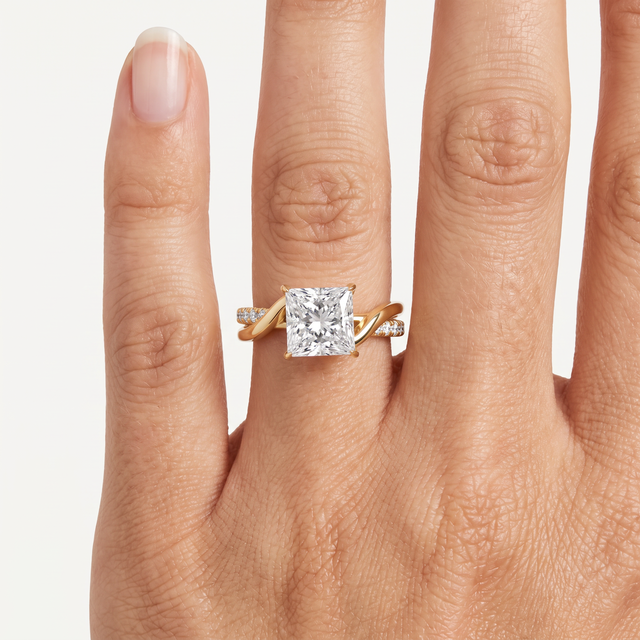 _lifestyle_image@SKU:R0329-LADP02000004Y #metal_10k-yellow-gold+origin_lab-grown+quality_g-si