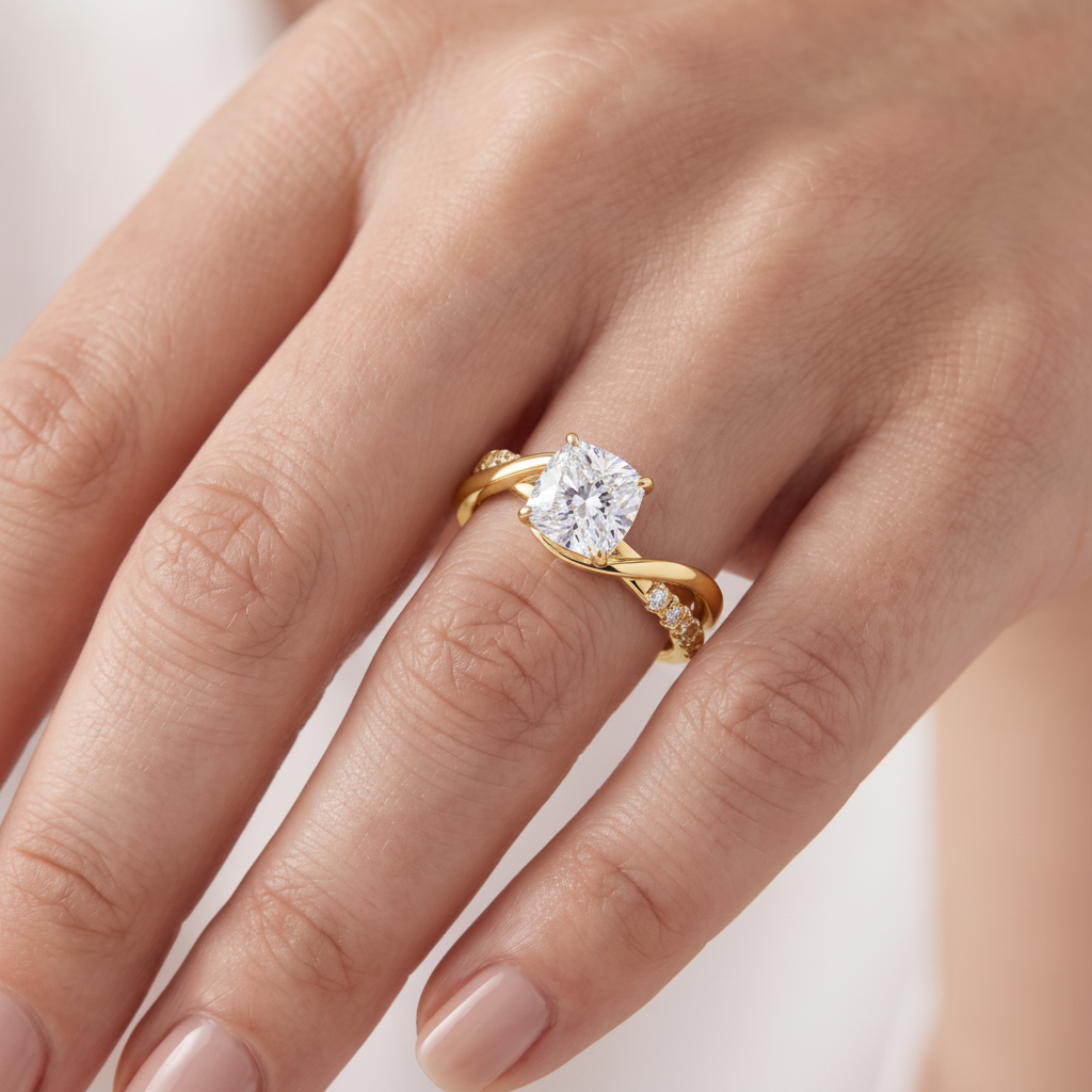 _lifestyle_image@SKU:R0329-NADC01000004Y #metal_14k-yellow-gold+origin_lab-grown+quality_ef-vs2+