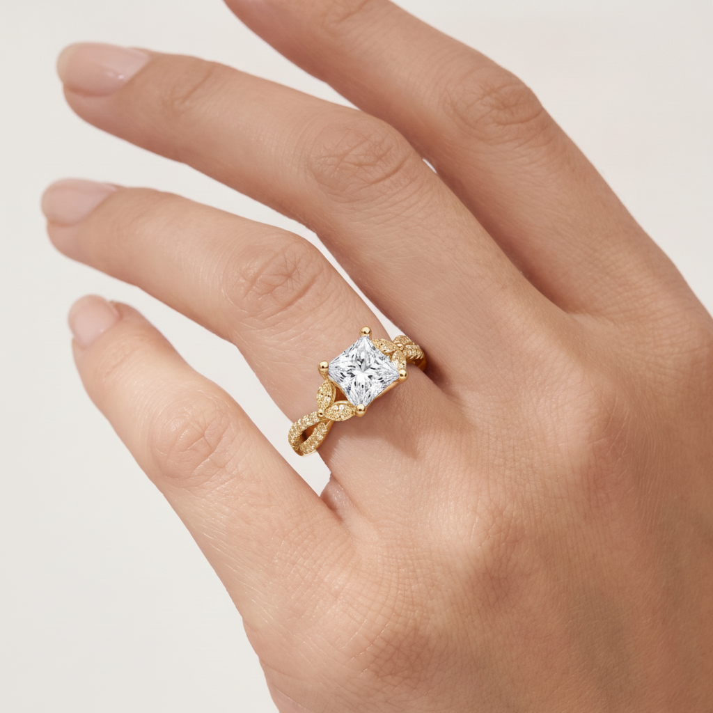 _lifestyle_image@SKU:R0330-LADP01000004Y #metal_10k-yellow-gold+origin_lab-grown+quality_g-si