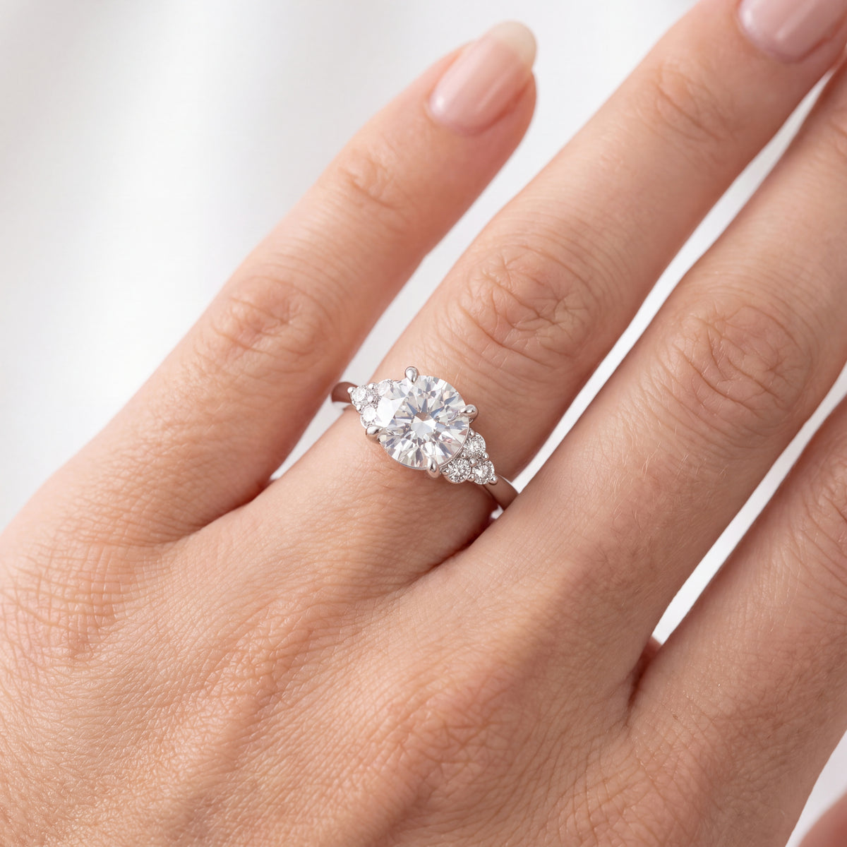_lifestyle_image@SKU:R0331-NADR01000004W #metal_14k-white-gold+origin_lab-grown+quality_ef-vs2+